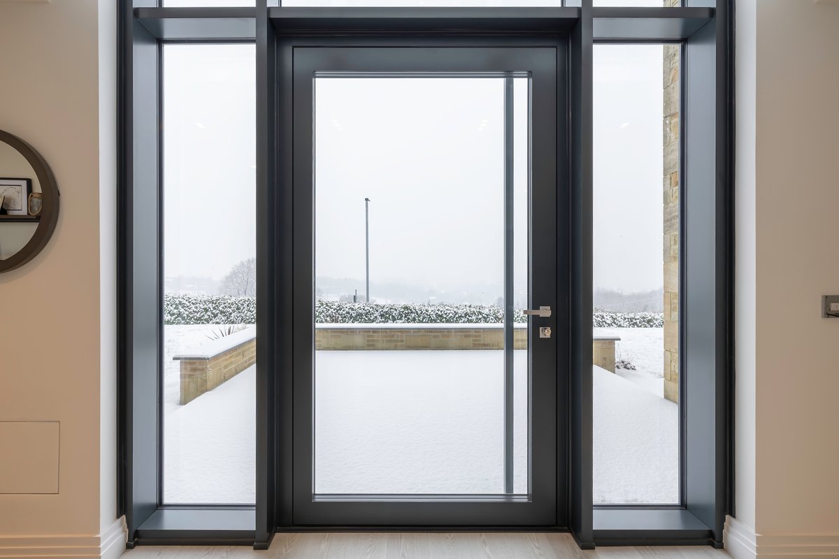 ES41 stainless steel full-height bar handle detail on XL pivot door